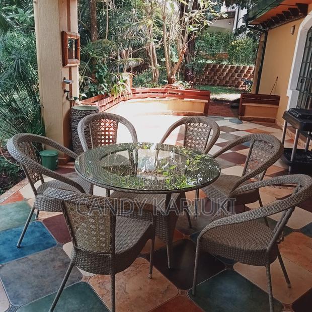 Spacious 6 Seater Outdoor Dining Set