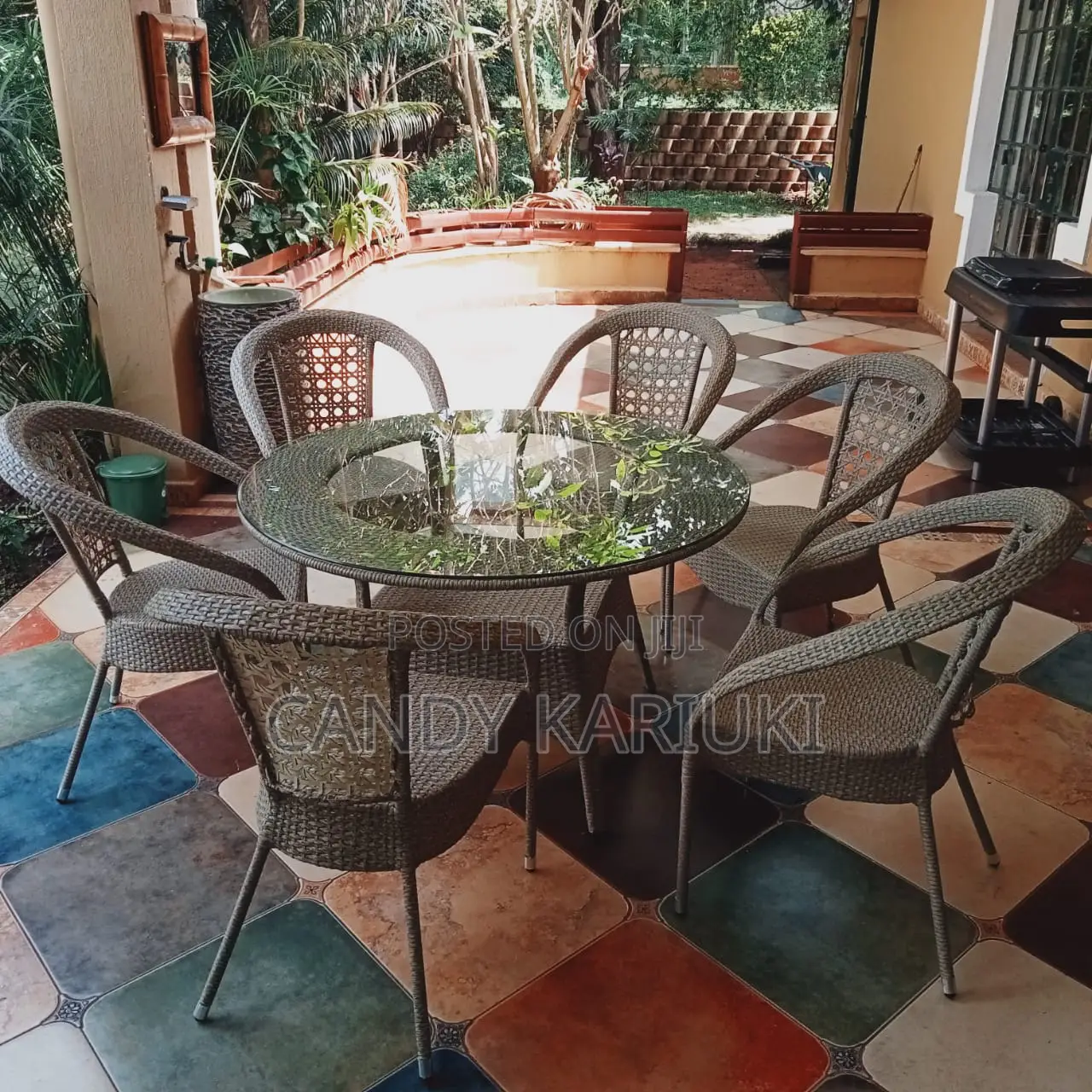 Beautiful and Spacious 6 Seater Outdoor Dining Set