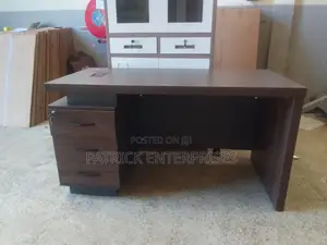 Executive Imported Office Desk 1.4 MTRS