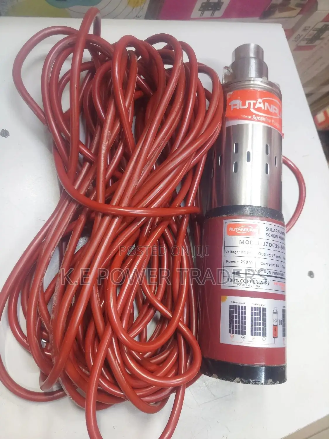 Battery /Solar Powered 250W Submersible Pump