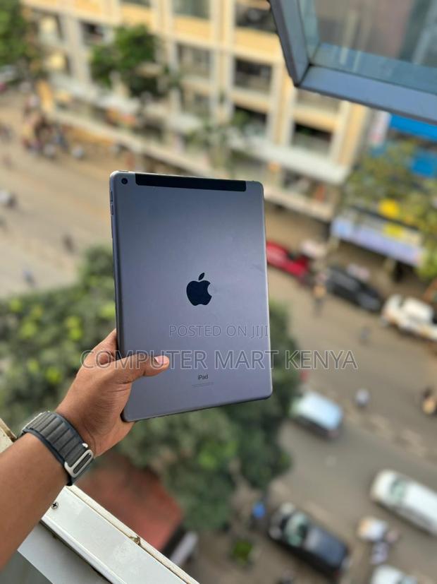 Apple iPad 10.2 (2021) 64 GB Gray - main view