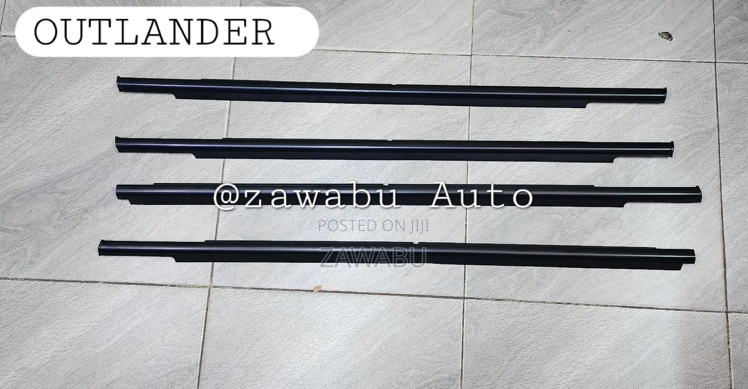 Outlander 10- Weather Strips Black