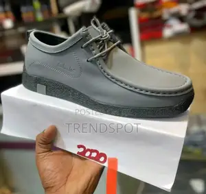 Clarks Smooth- Grey Lowcut