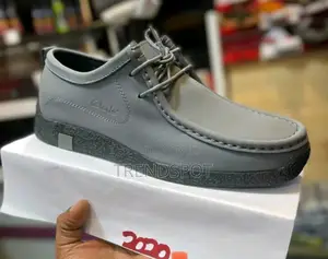Clarks Smooth- Grey Lowcut
