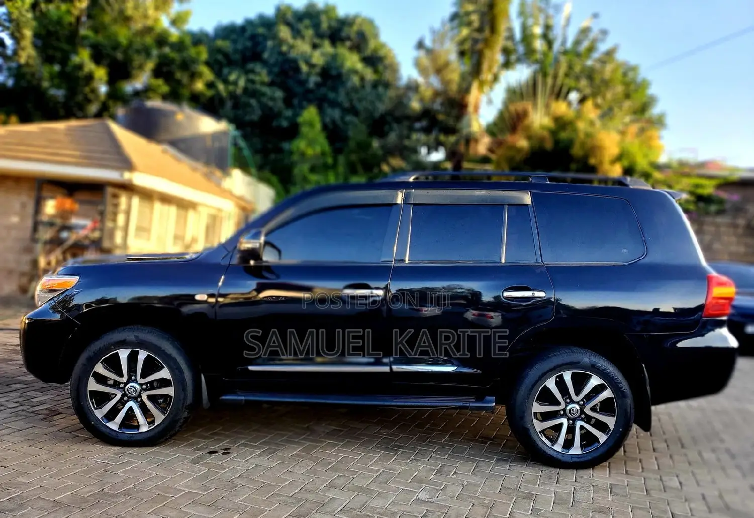 Toyota Land Cruiser 2010 Black
