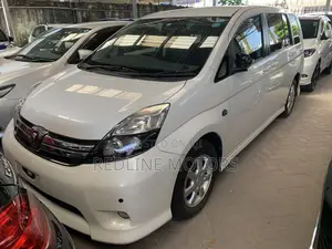 Toyota ISIS 1.8 Platana 4WD 2016 White
