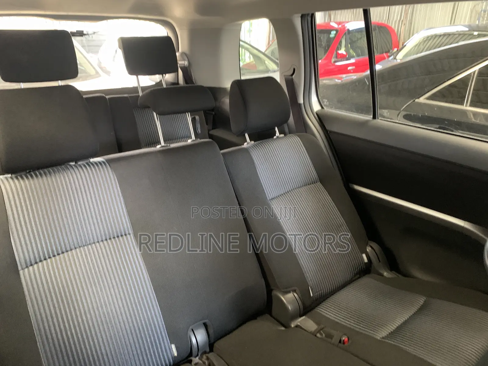 Toyota ISIS 1.8 Platana 4WD 2016 White