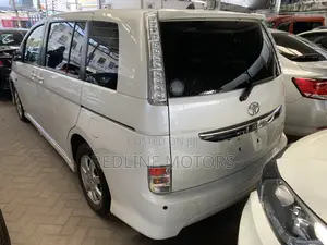Toyota ISIS 1.8 Platana 4WD 2016 White