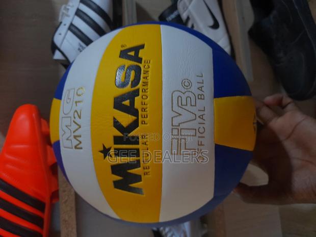 Volleyball Mikasa MV210 >Mikasa Volleyballs