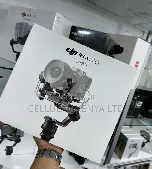 DJI RS 4 Pro Gimbal Stabilizer Combo - thumbnail 2