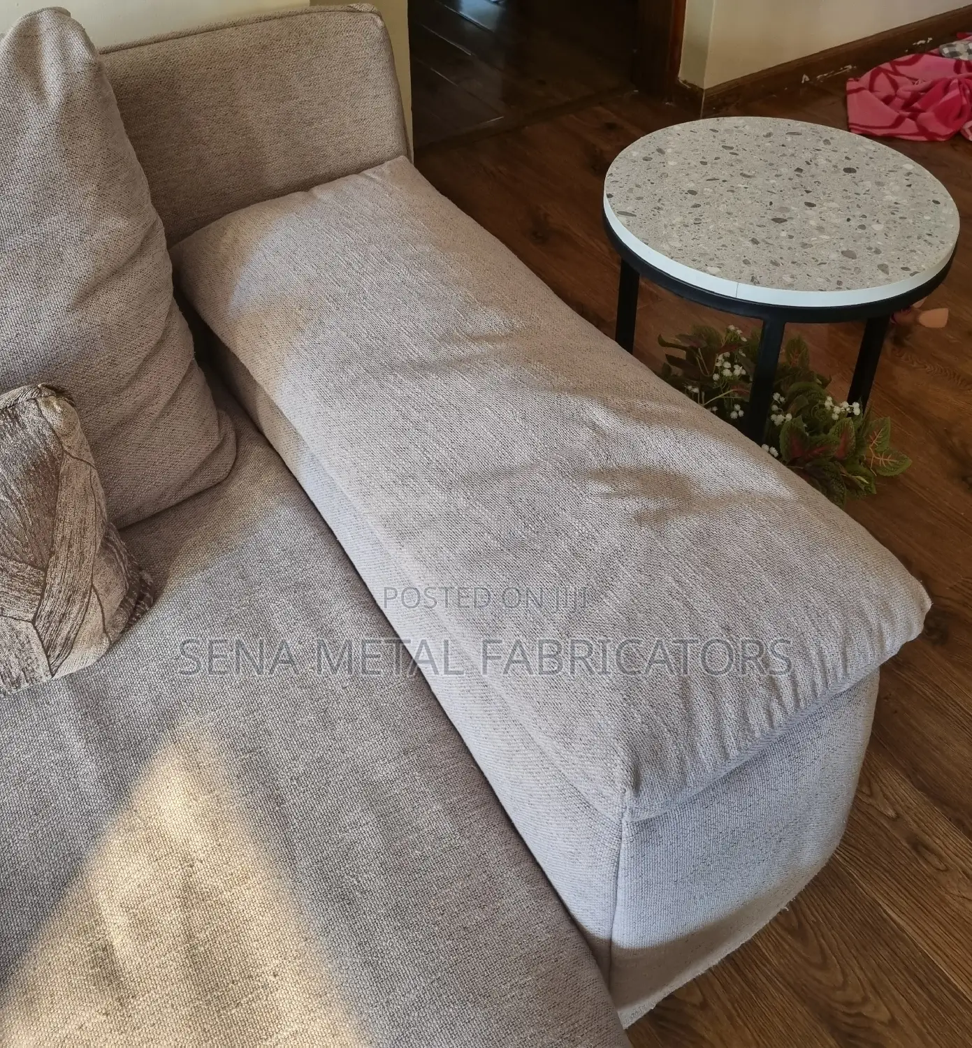 High-Quality Powdercoated Metal Round Side Table