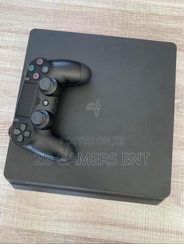 Play Station 4 Slim, 10 Free Games