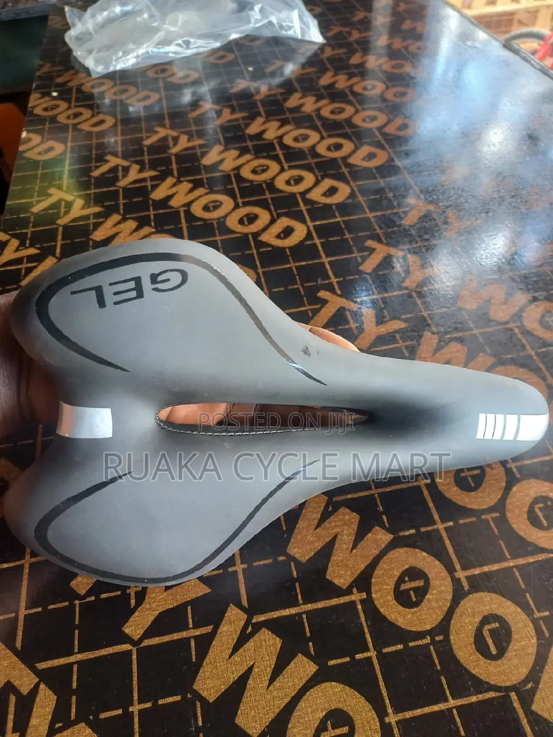 Gel Saddles For Both Mountain Bikes And Road Bikes