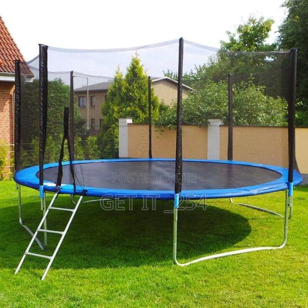 Trampoline With Safety Enclosure Net - thumbnail 3