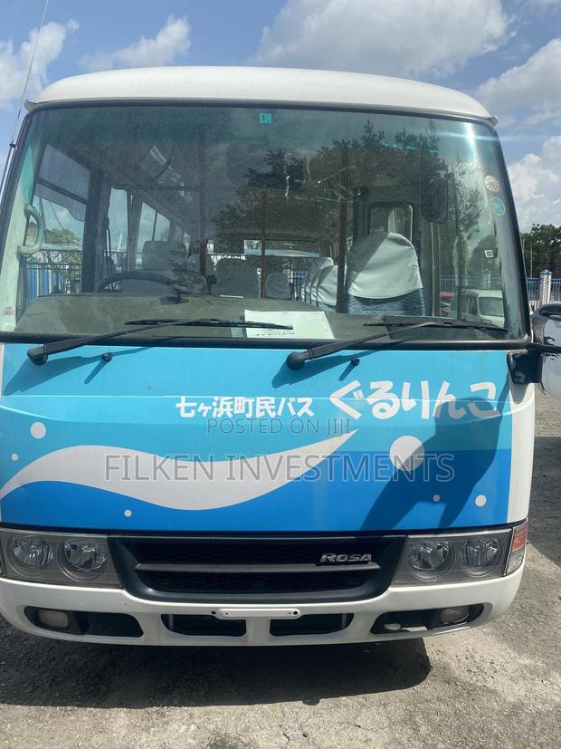 Mitsubishi Fuso Rosa 2017 White - thumbnail 2