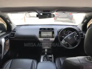 Toyota Land Cruiser Prado 2018 Off white