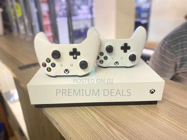 Xbox One S With Original Controllers