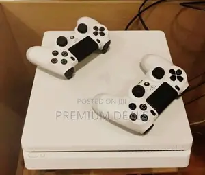 Ex Uk Ps4 Slim With Two Controllers.