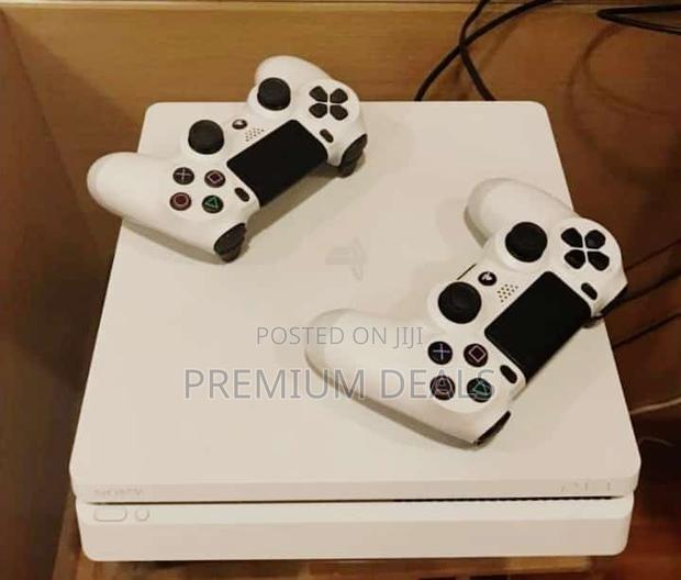 Ex Uk Ps4 Slim With Two Controllers.