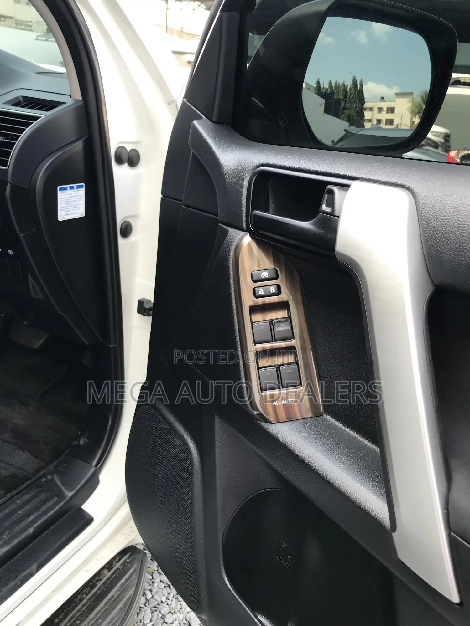 Toyota Land Cruiser Prado 2018 Off white