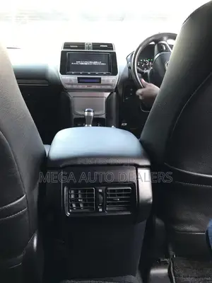 Toyota Land Cruiser Prado 2018 Off white