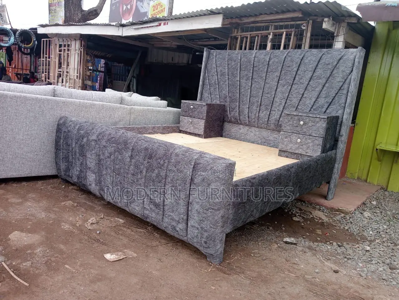 Classy 6/6 Bed With 2 Side Tables
