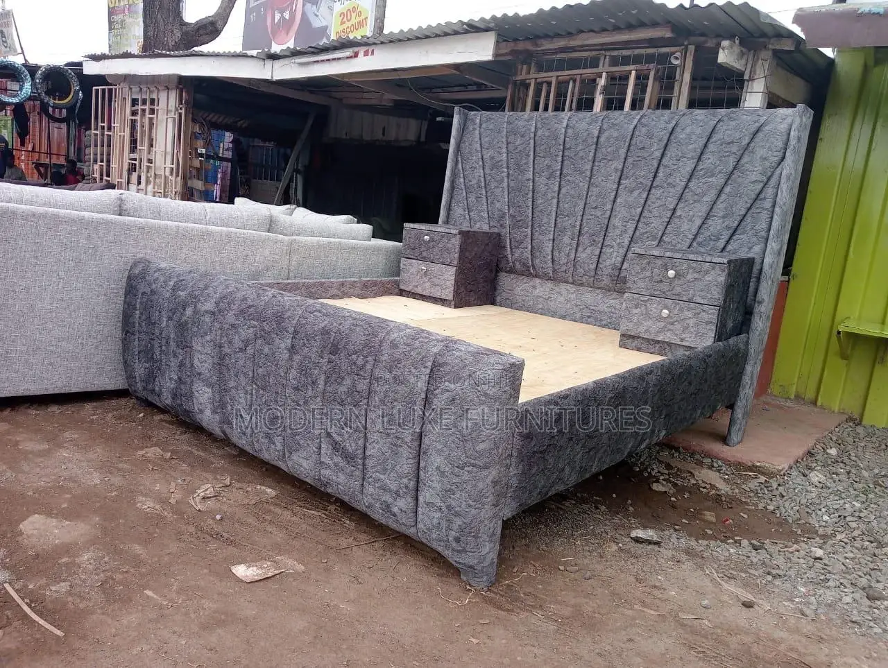 Classy 6/6 Bed With 2 Side Tables