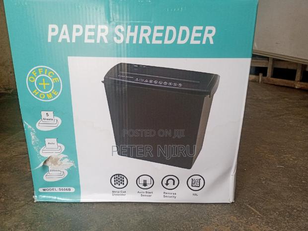 BRAND NEW Paper Shredder - thumbnail 2