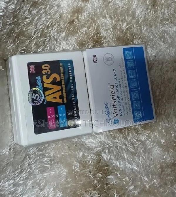Affordable/Sollatek Automatic Voltage Switcher 30 Amps Avs30
