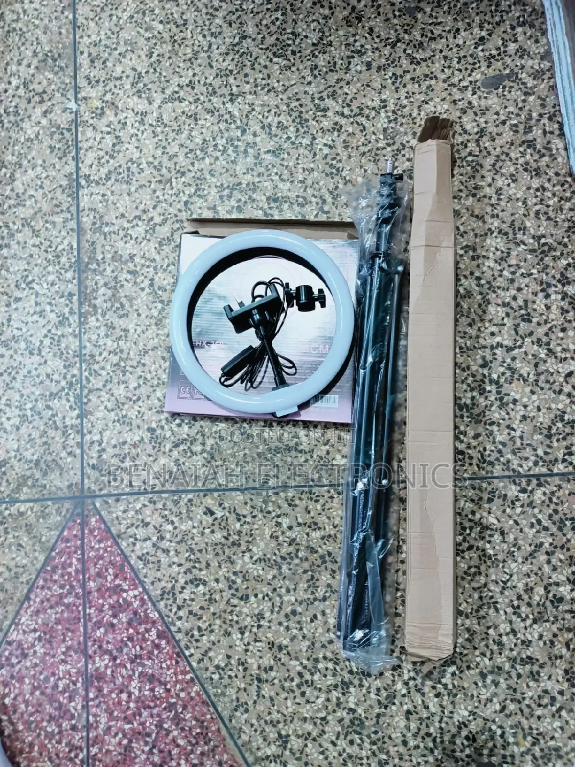 Excellent Dimmable Ringlight With Foldable Tripod Stand