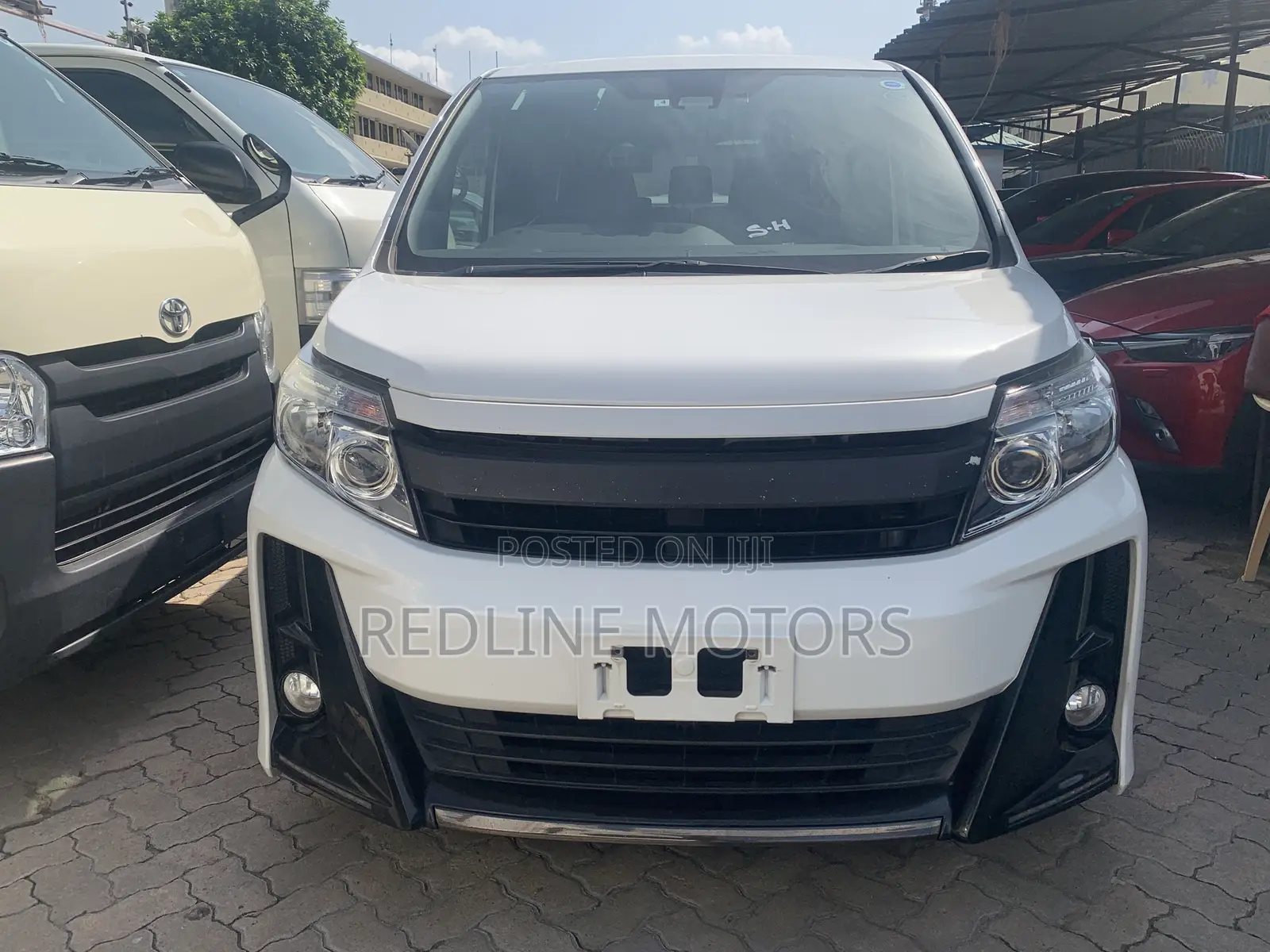 Toyota Noah 2.0 FWD (6 Seater) 2017 White
