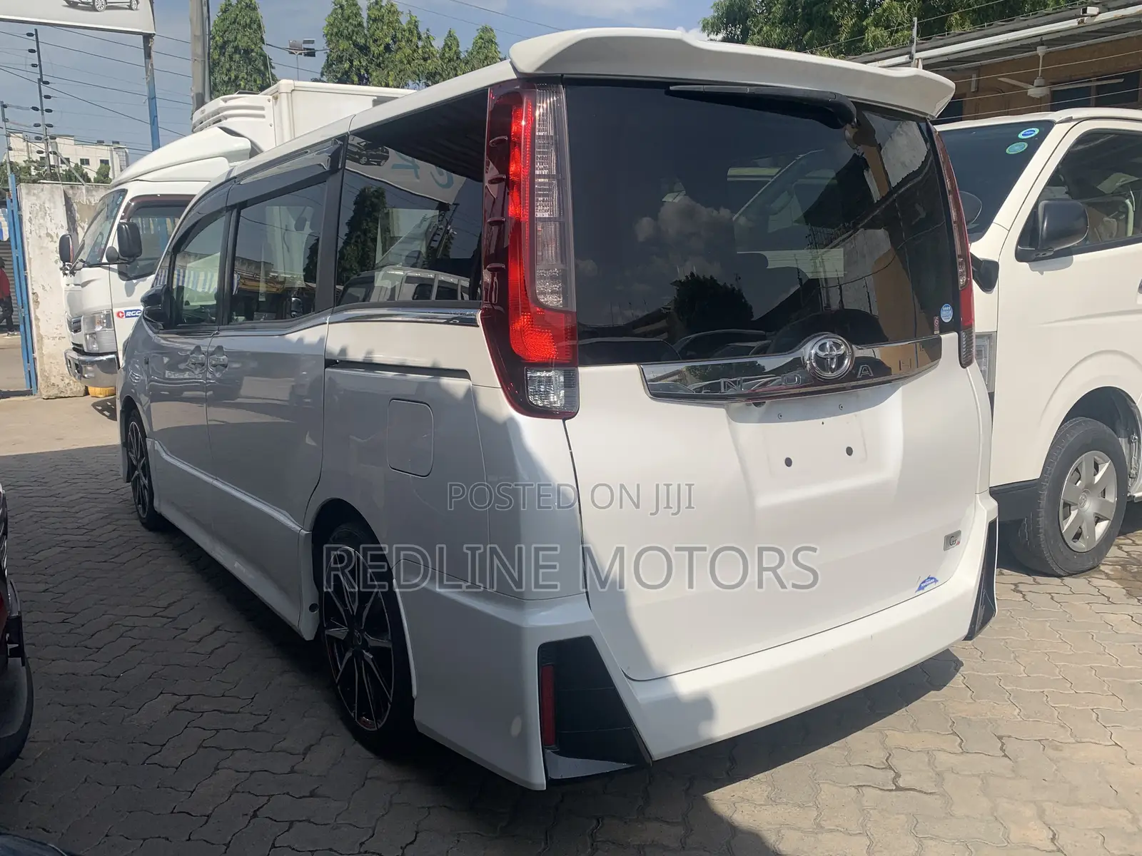 Toyota Noah 2.0 FWD (6 Seater) 2017 White
