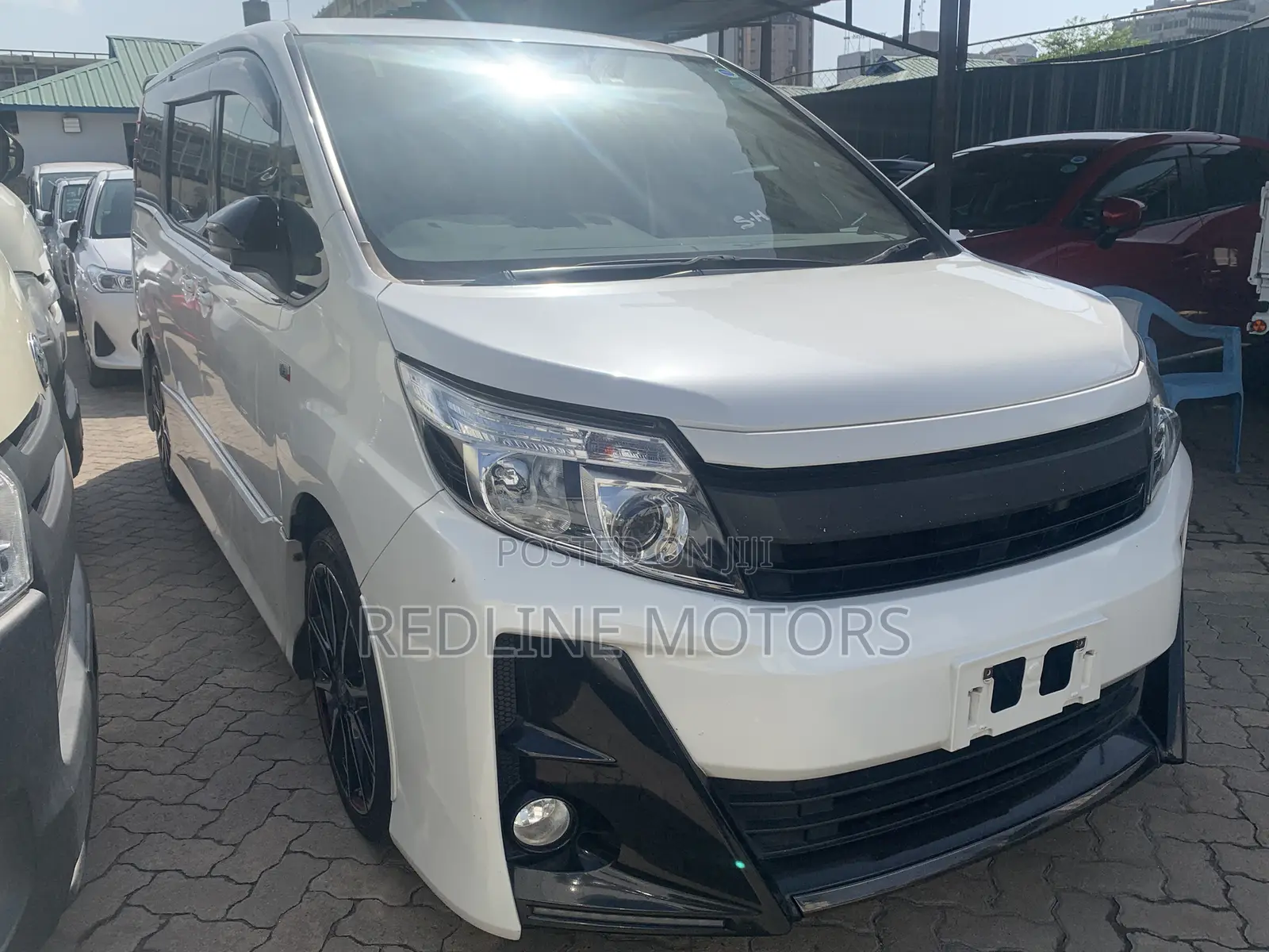 Toyota Noah 2.0 FWD (6 Seater) 2017 White