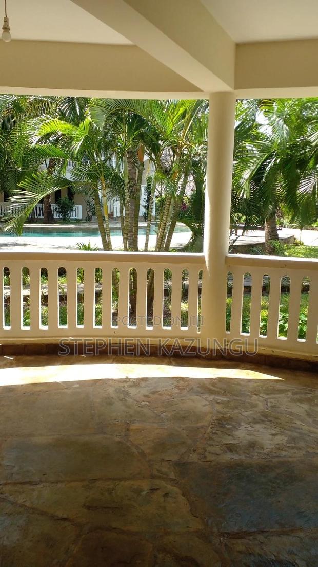 Furnished 3bdrm House in Golf & Living, Ukunda for rent - thumbnail 3