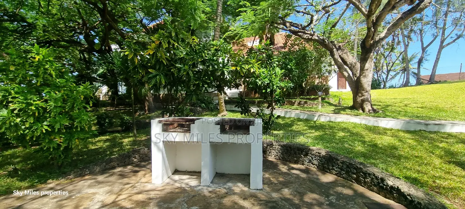 Furnished 4bdrm Villa in Billionaire, Malindi for sale