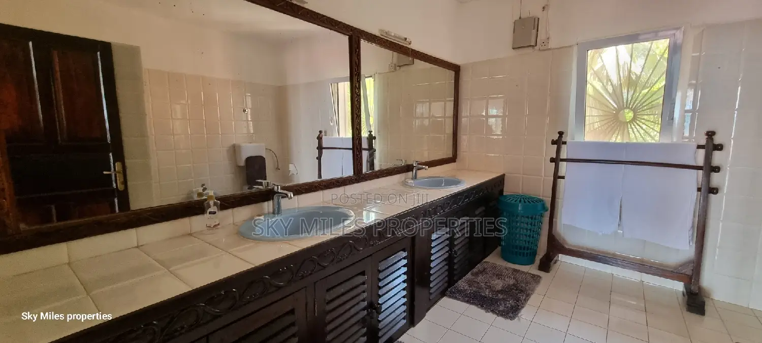 Furnished 4bdrm Villa in Billionaire, Malindi for sale