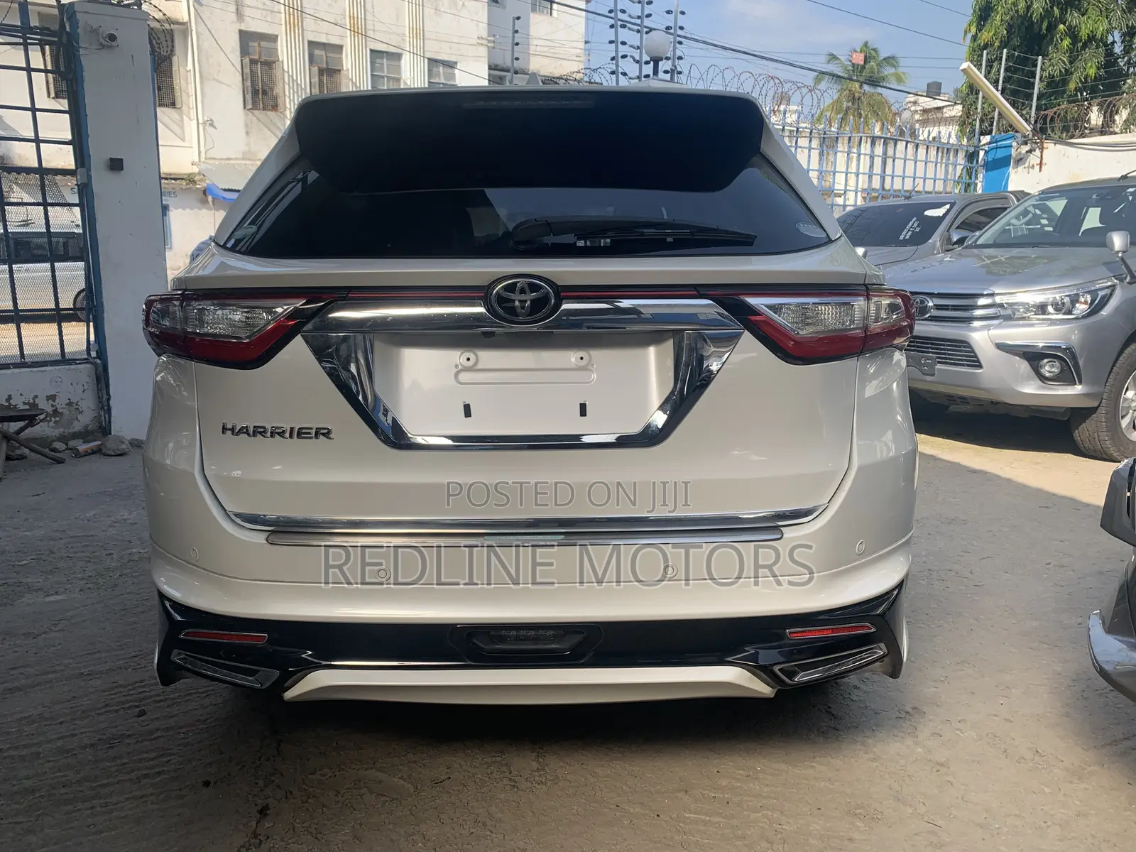 Toyota Harrier 2.0 2017 Off white