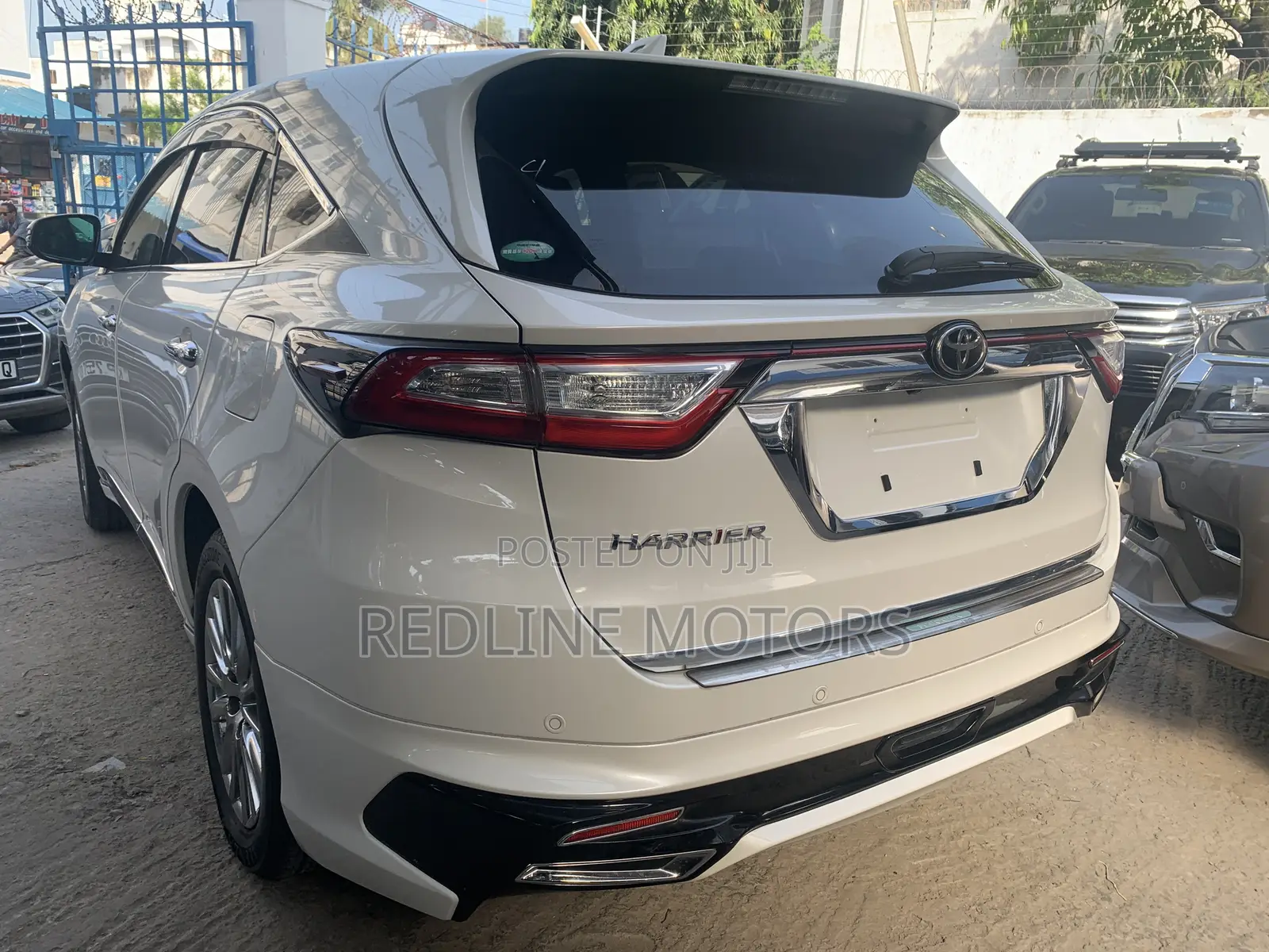 Toyota Harrier 2.0 2017 Off white