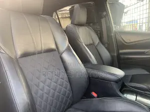 Toyota Harrier 2.0 2017 Off white
