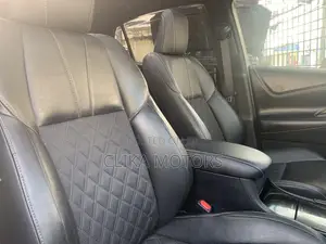 Toyota Harrier 2.0 2017 Off white