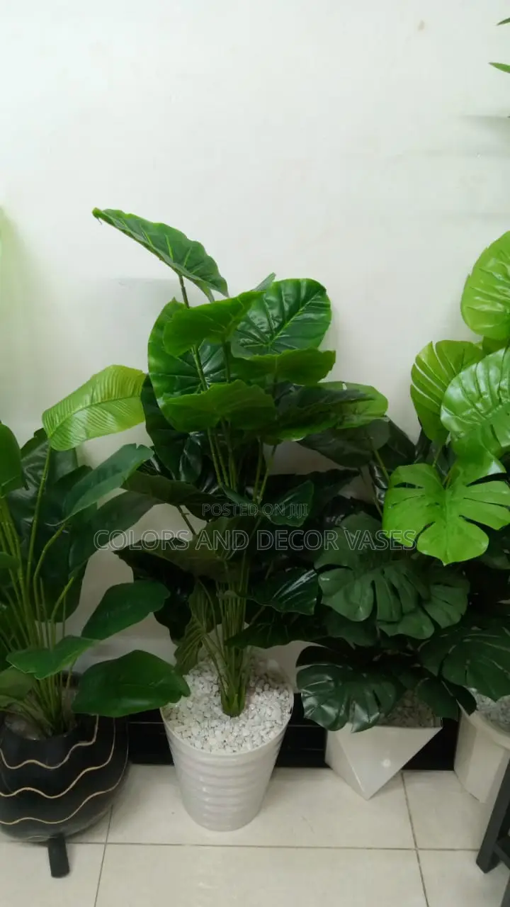 1.2m Artificial Plants With Vase Pebbles