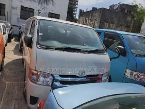 Toyota HiAce 2018 White