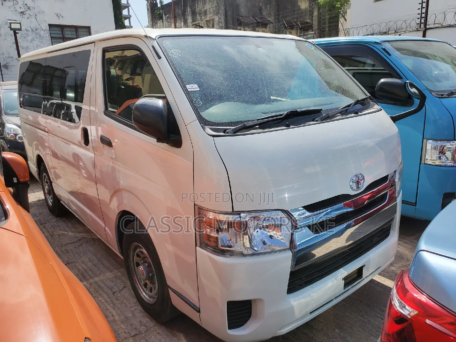 Toyota HiAce 2018 White