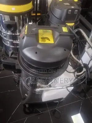 Wet And Dry Carpet Cleaner 60litres With Water Tank.