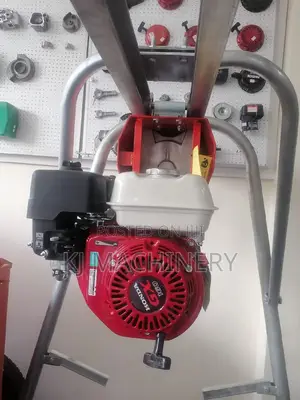 Concrete Gantry/Hoist/Crane Half Tonne With Honda Engine.