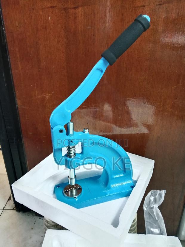 Manual Eyelet Machines on Offer