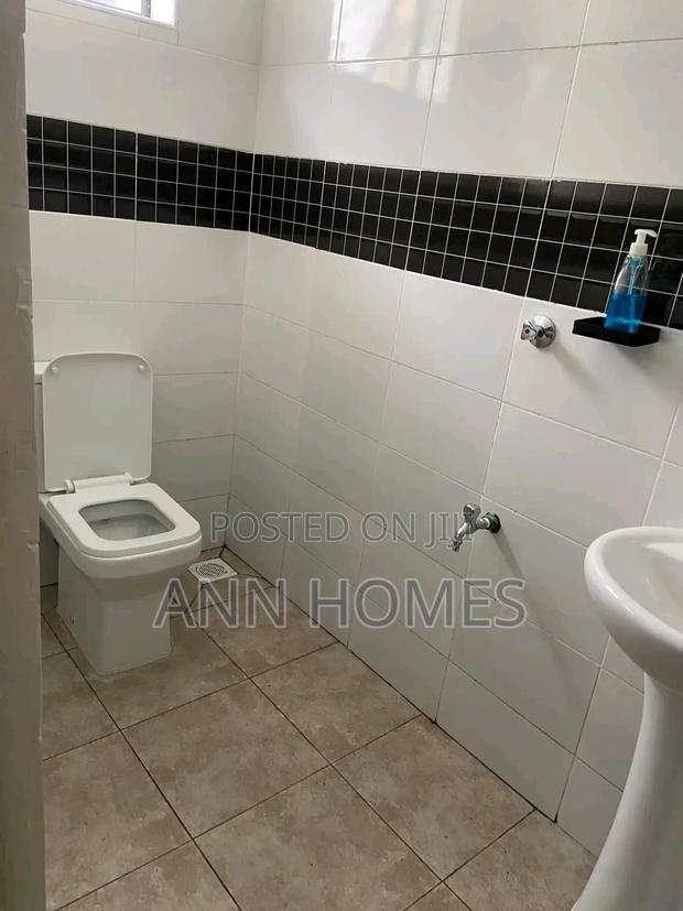 One Bedroom South B Estate Airbnb - thumbnail 3