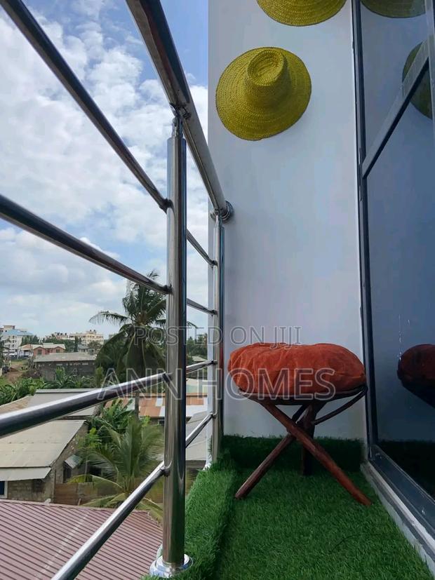 One Bedroom South B Estate Airbnb - thumbnail 4