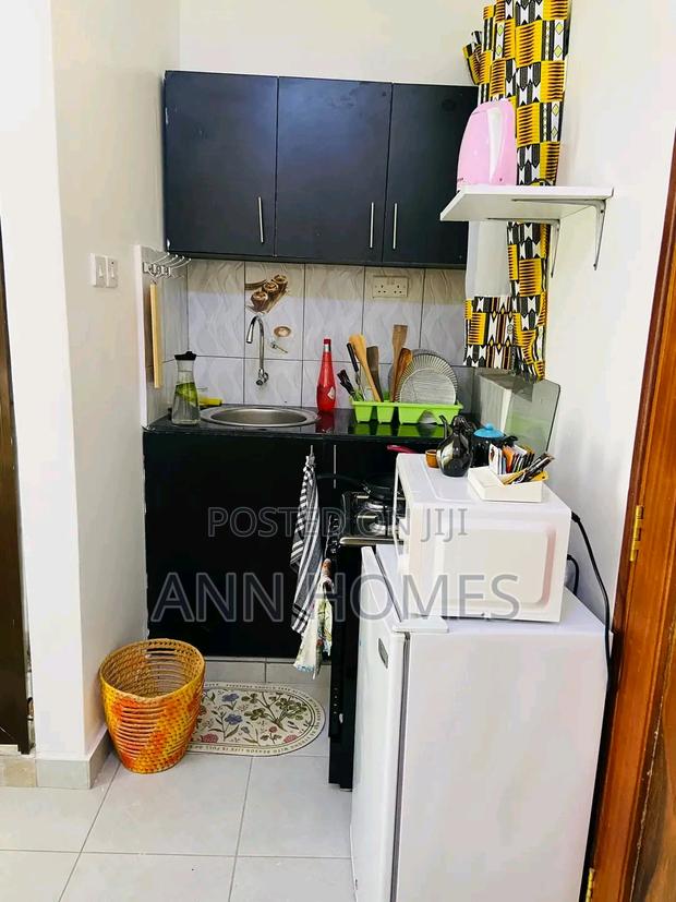 One Bedroom South B Estate Airbnb - thumbnail 5