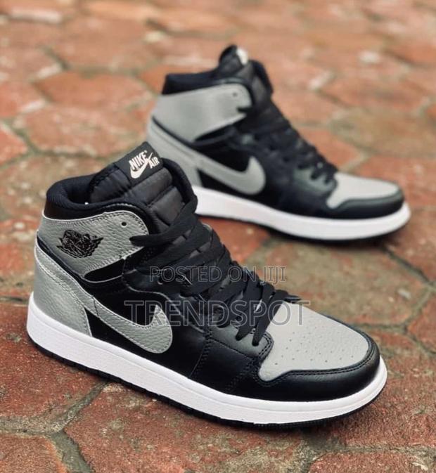 Air Jordan 1 Highcut.Jordan Sneakers.
